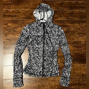 Lululemon Women's Black and White Hooded Jacket